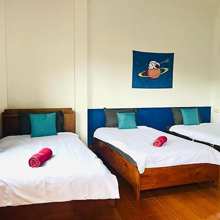 1 Min To Slow Boat Guesthouse Konekeo Ngoại thất bức ảnh