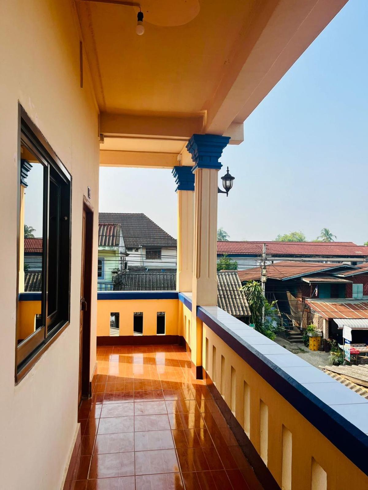1 Min To Slow Boat Guesthouse Konekeo Ngoại thất bức ảnh