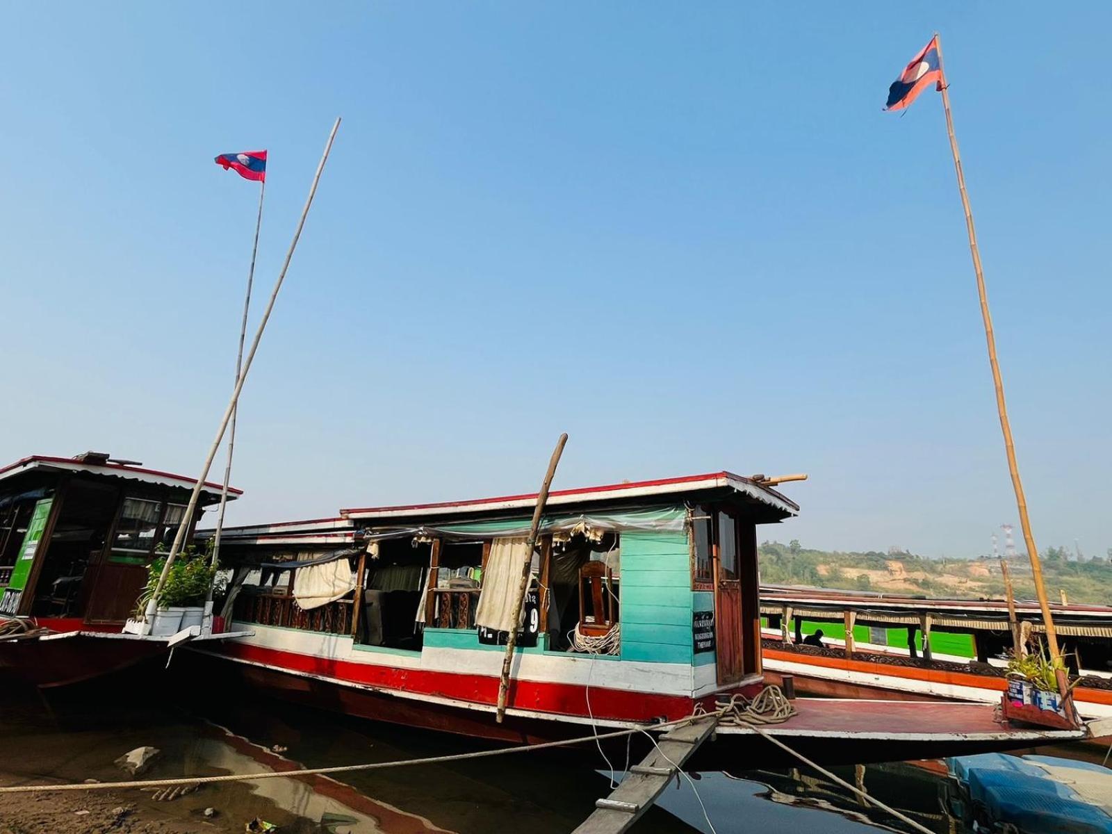 1 Min To Slow Boat Guesthouse Konekeo Ngoại thất bức ảnh