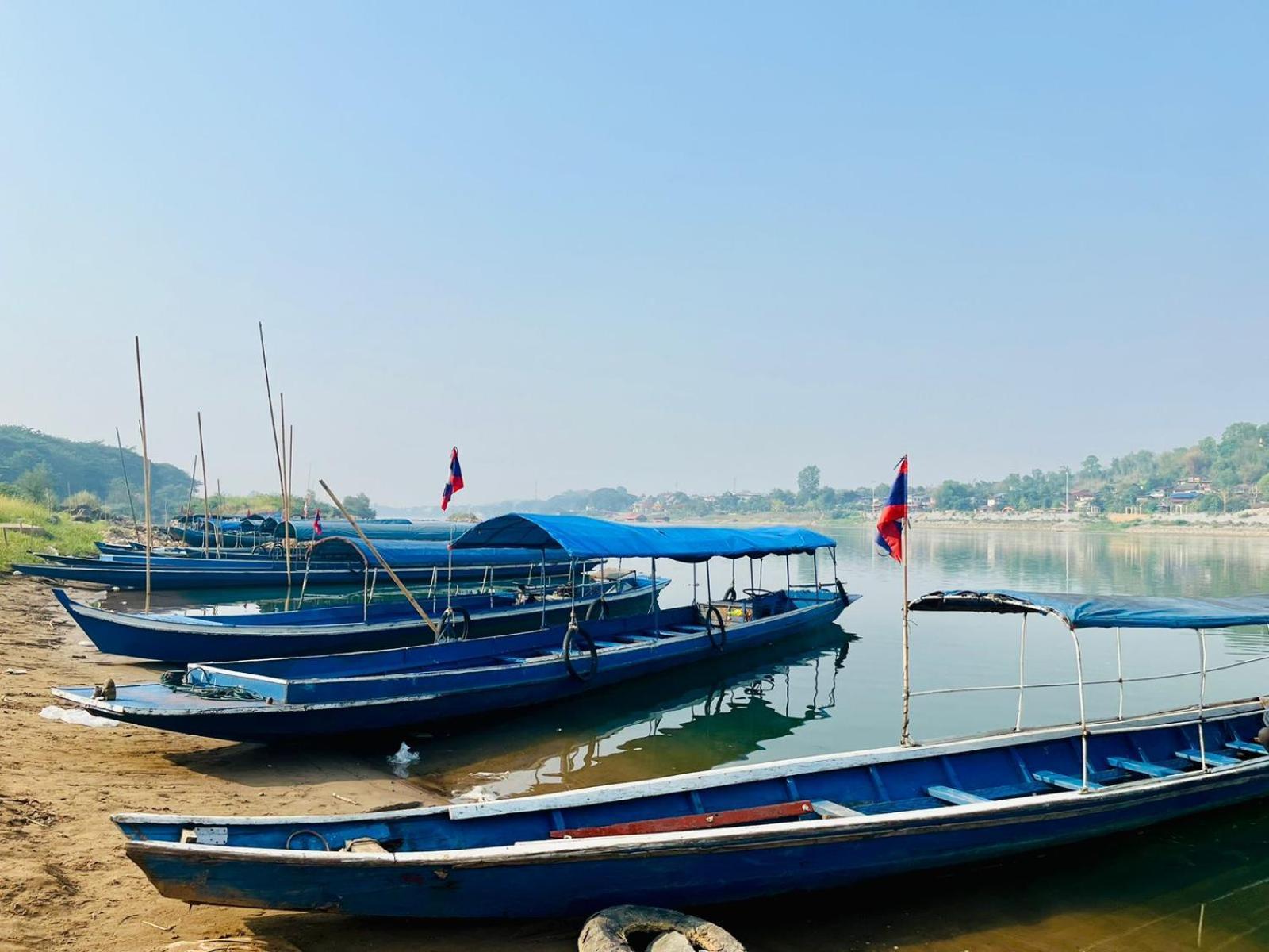 1 Min To Slow Boat Guesthouse Konekeo Ngoại thất bức ảnh