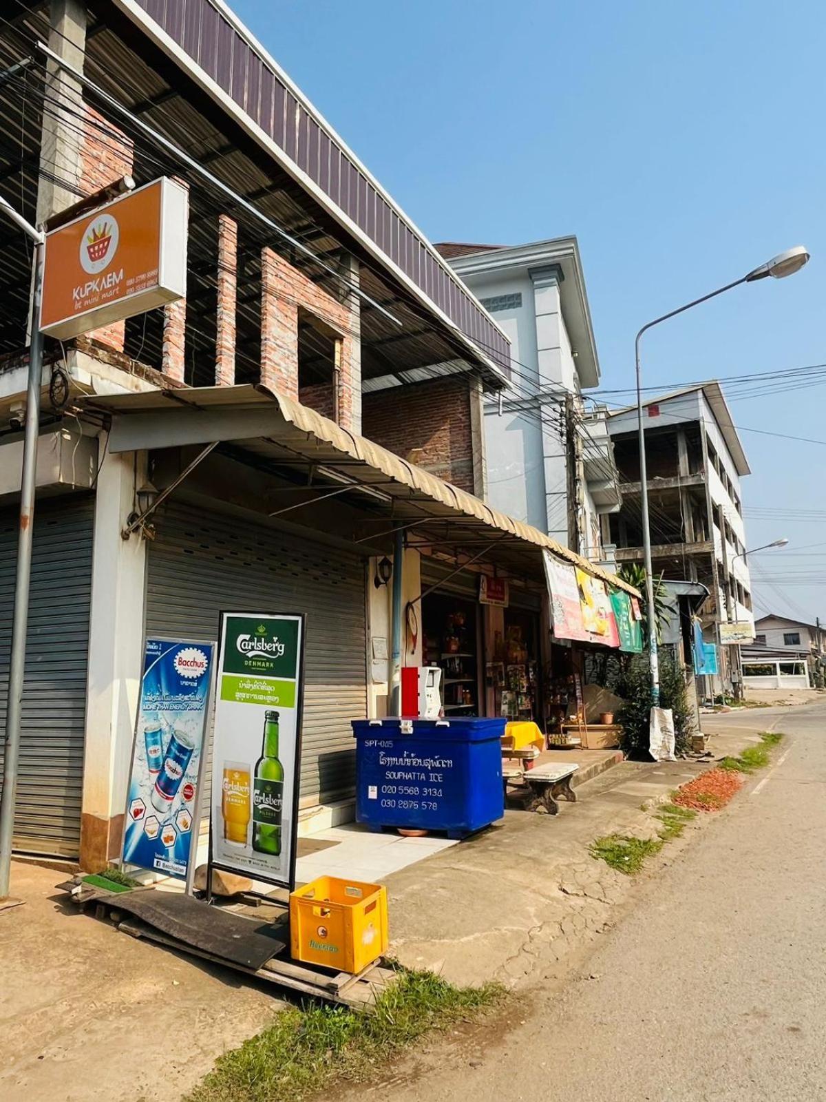 1 Min To Slow Boat Guesthouse Konekeo Ngoại thất bức ảnh