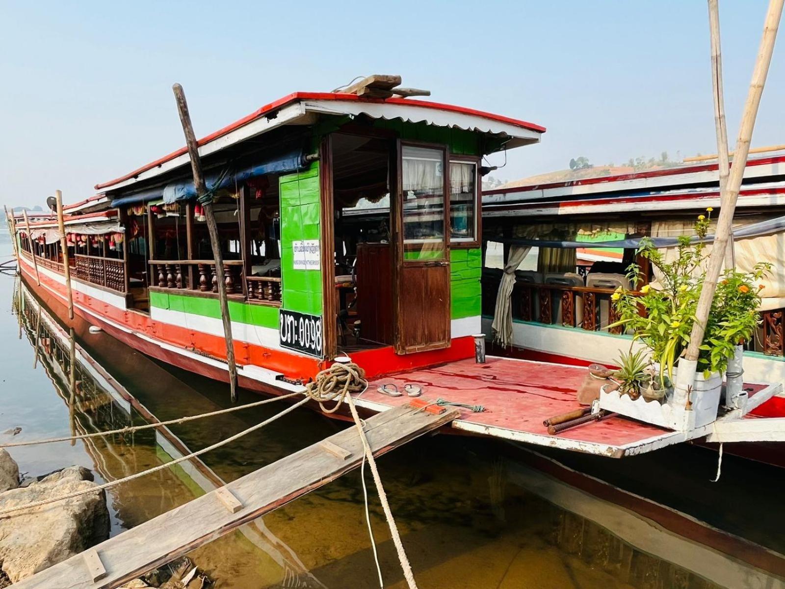 1 Min To Slow Boat Guesthouse Konekeo Ngoại thất bức ảnh
