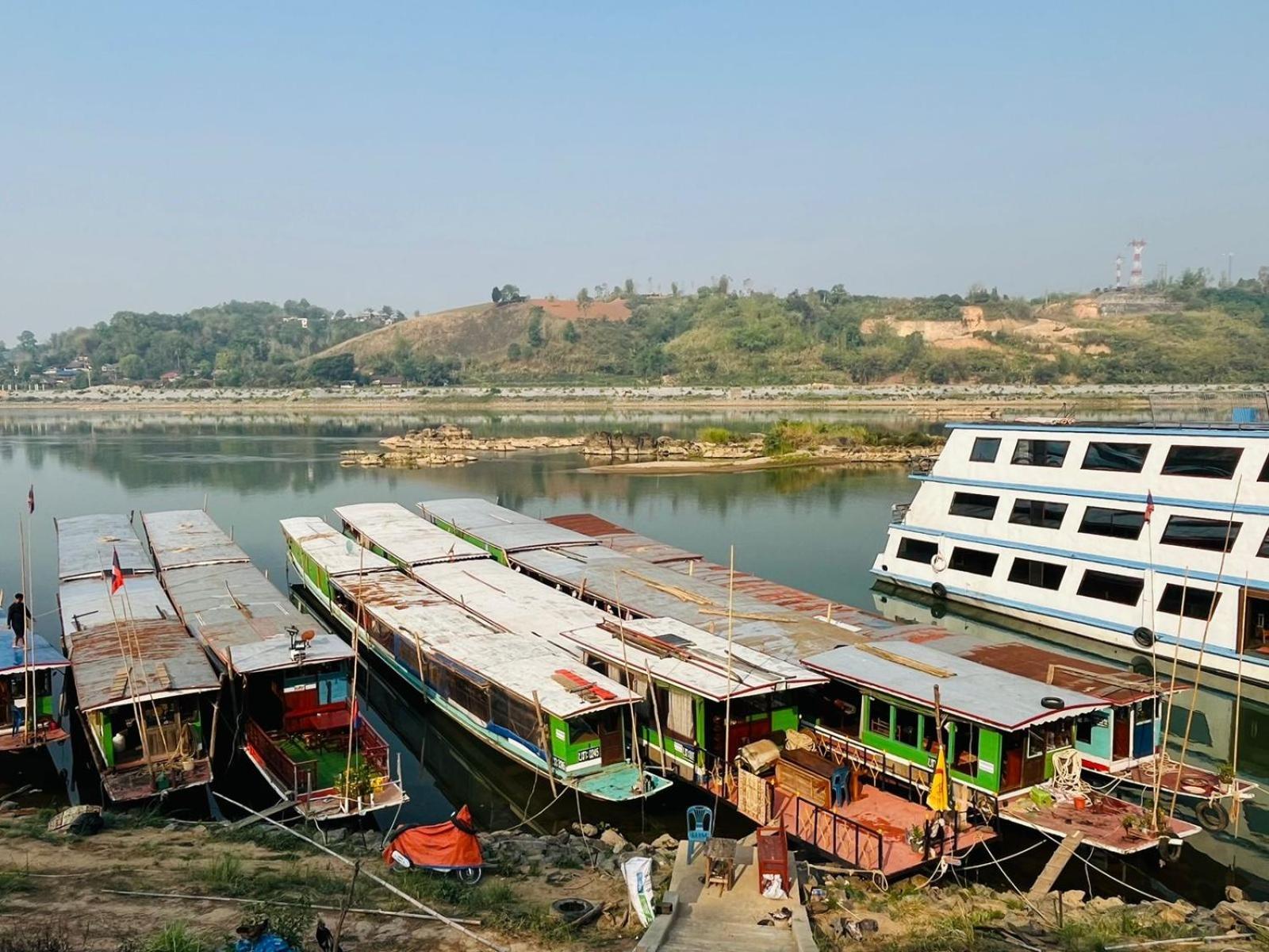 1 Min To Slow Boat Guesthouse Konekeo Ngoại thất bức ảnh